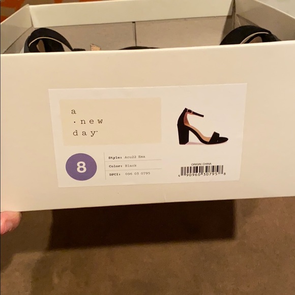 Heels - Picture 2 of 3